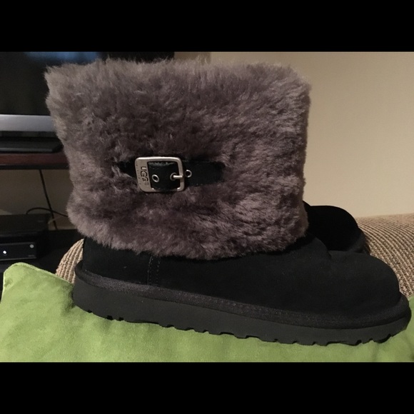 UGGS Authentic 💯 - Picture 2 of 6